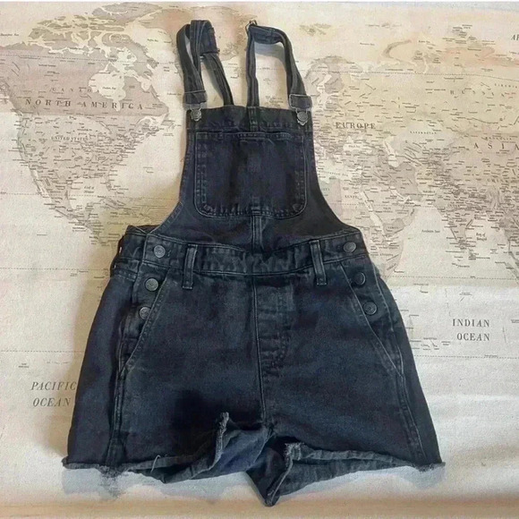 Madewell Denim - Madewell XXS Black Denim Overall Shorts Shipped via USPS